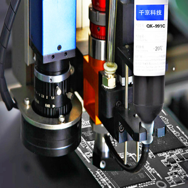 半导体器材、水下仪表的防水、防震粘接；各种电 子电器传感器的弹性粘接灌封