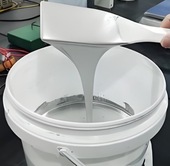 室温或加温固化，硬化后具有良好的机械强度