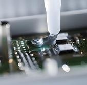 电子封装是制造和维护电子设备的关键工艺