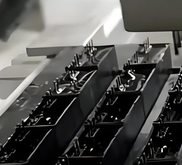 新能源碰撞传感器壳体密封与线路板粘接解决方案